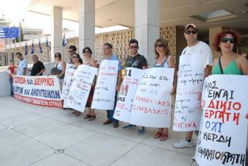 Αθήνα: Εξω από το «Χίλτον»