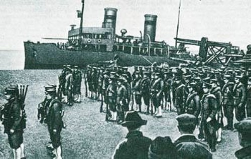 Με τη λήξη του Α' Παγκοσμίου Πολέμου, οι χώρες της Αντάντ δυνάμωσαν την επέμβασή τους εναντίον της Σοβιετικής Δημοκρατίας. Η φωτογραφία είναι από την απόβαση των ιαπωνικών στρατευμάτων στο Βλαδιβοστόκ το 1918