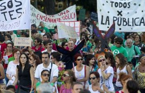 Από τη διαδήλωση των εκπαιδευτικών στη Μαδρίτη, ενάντια στις περικοπές στην Εκπαίδευση