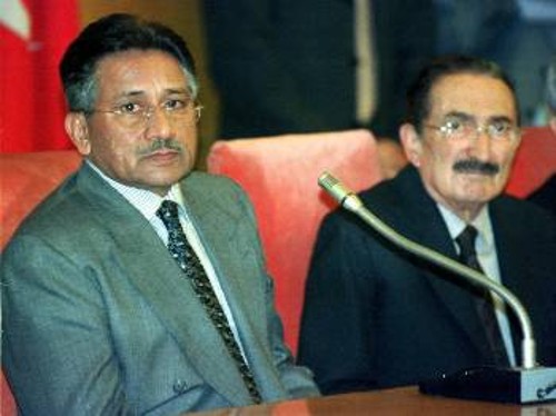 Από τη συνάντηση του Π. Μουσαράφ με τον Μπ. Ετζεβίτ
