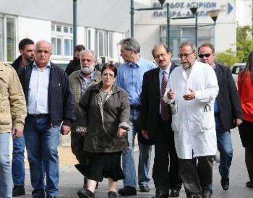 Από τη χθεσινή επίσκεψη της ΓΓ της ΚΕ του ΚΚΕ στον «Ευαγγελισμό»