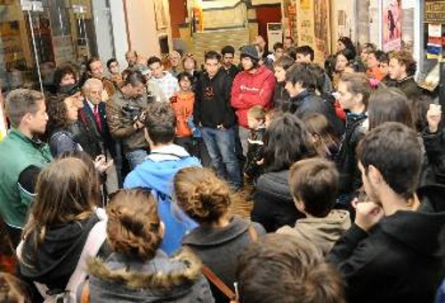 Μεγάλη ανταπόκριση είχε ο πρώτος ιστορικός περίπατος της ΚΝΕ