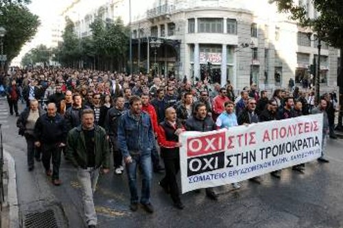 Να συντονίσουν τα αγωνιστικά τους βήματα καλούν απεργοί χαλυβουργοί την εργατική τάξη και τον εργαζόμενο λαό
