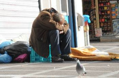 Την ίδια στιγμή που εργαζόμενοι, αυτοαπασχολούμενοι και πλατιά λαϊκά στρώματα της Αθήνας στενάζουν από την αντιλαϊκή πολιτική και την καπιταλιστική κρίση, οι εκπρόσωποι του κεφαλαίου κάνουν σχέδια για κερδοφόρες επενδύσεις μέσω αναπλάσεων