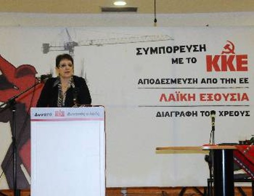 Η Αλέκα Παπαρήγα στο βήμα