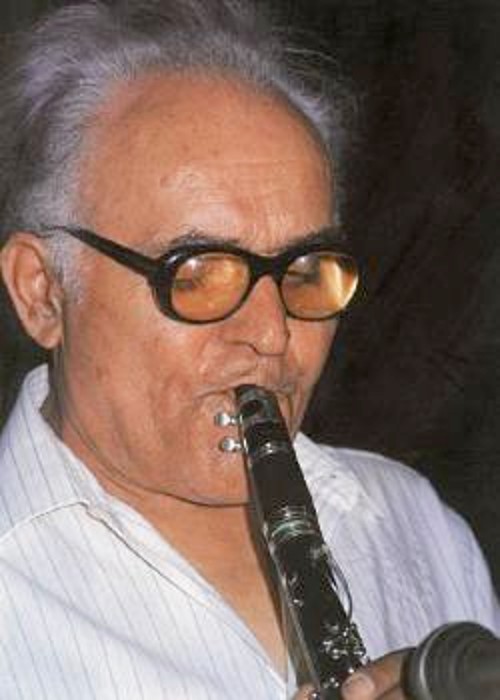 Η μυθική φωνή του κλαρίνου του Τάσσου Χαλκιά ακούγεται στο κομμάτι 