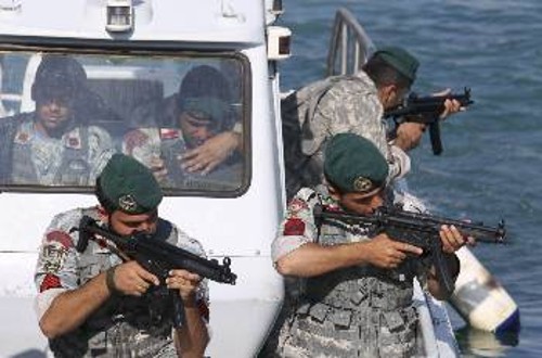 Από γυμνάσια του ιρανικού ναυτικού στη θάλασσα του Ομάν