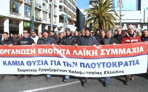 Οι χαλυβουργοί φτάνουν στην Ομόνοια