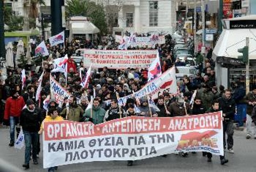 Η μαζική συγκέντρωση συνεχίστηκε με μια μαζική πορεία