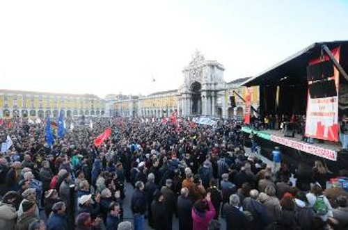 Από πρόσφατη μεγάλη διαδήλωση των Πορτογάλων εργαζομένων