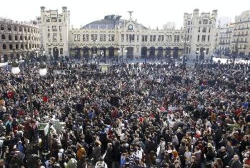 Από τη μαζική κινητοποίηση στη Βαλένθια ενάντια στην καταστολή