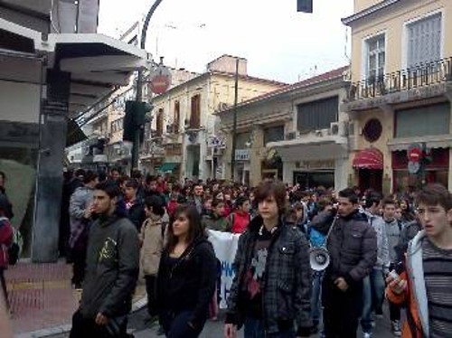 Μαθητές διαδηλώνουν στο Βόλο...