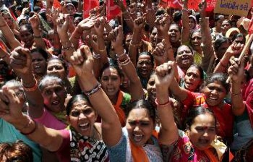 Οι γυναίκες από τα λαϊκά στρώματα πρωτοστατούν στην Ινδία στους αγώνες της εργατικής τάξης ενάντια στην πολύμορφη εκμετάλλευση