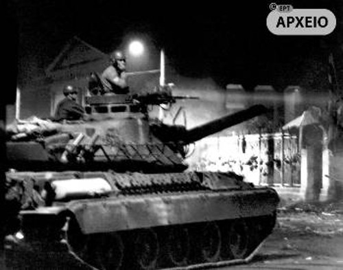 Ο Αρ. Σαρρηκώστας όταν απαθανάτισε την εισβολή του τανκ στο Πολυτεχνείο