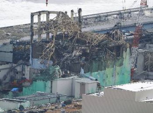 Σαν χάρτινος πύργος κατέρρευσε ο αντιδραστήρας της υπ' αριθμό 3 μονάδας του συγκροτήματος της Φουκουσίμα