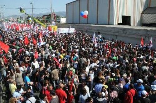 Από την πρωτομαγιάτικη συγκέντρωση αλληλεγγύης μπροστά στη «Χαλυβουργία»