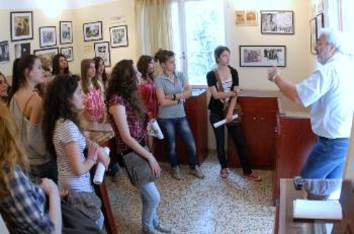 Στιγμιότυπο από την ξενάγηση των μαθητών στο Μουσείο
