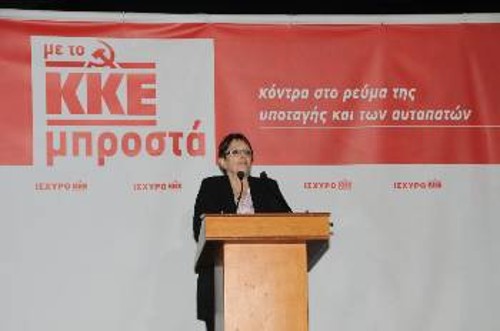 Η Αλέκα Παπαρήγα στο βήμα