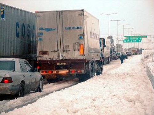 Αποκλεισμένοι στην Εθνική Οδό