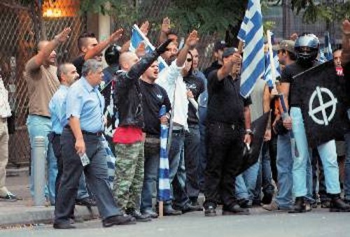 Ο Μιχαλολιάκος και τα ελληνόφωνα «Ες - Ες» του, σε... «πατριωτικό» ναζιστικό χαιρετισμό
