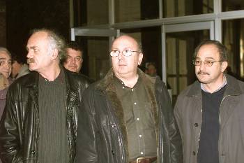 Ο Ζαχαρίας Καρακίτσιος, με στελέχη του Κόμματος, στα δικαστήρια της Θεσσαλονίκης