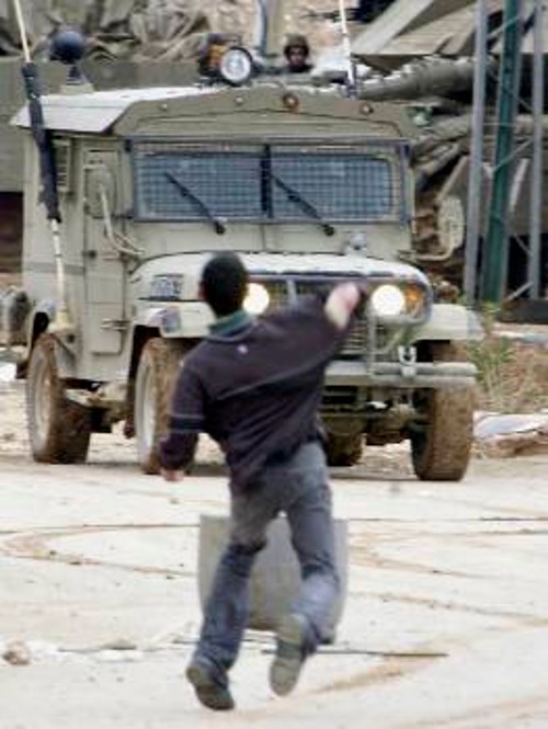 Με τις πέτρες ενάντια στον ισραηλινό στρατό