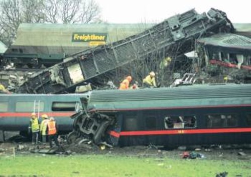 Από σιδηροδρομικό δυστύχημα στο Σέλμπι της Βρετανίας