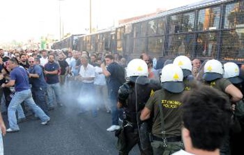 Αγρια επίθεση εξαπέλυσε η αστυνομία ενάντια στους εργάτες