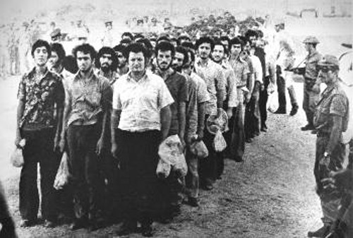 Ιούλης 1974: Κύπριοι αιχμαλωτίζονται λίγο μετά την τουρκική εισβολή