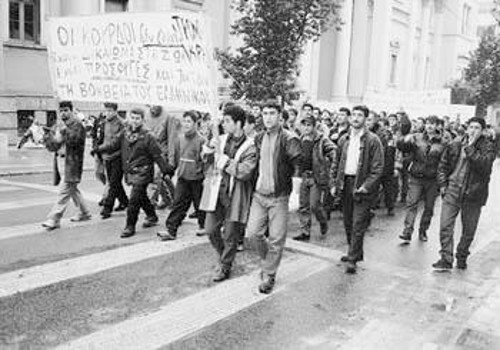 Με μαχητική πορεία διαμαρτυρίας απάντησαν στο νέο κρούσμα βίας οι πρόσφυγες
