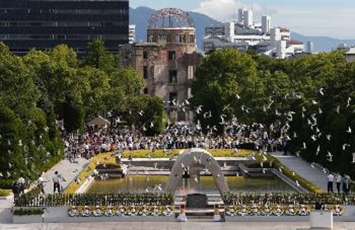 Στο μνημείο στο Πάρκο Ειρήνης στη Χιροσίμα έγιναν οι εκδηλώσεις μνήμης του ιμπεριαλιστικού εγκλήματος