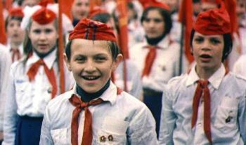 Τα παιδιά στη Σοβιετική Ενωση ήταν «προνομιούχοι πολίτες». Για τις ανάγκες τους υπήρχε πλατύ δίκτυο υποδομών και υπηρεσιών