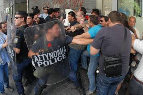 ... αλλά η κυβέρνηση έστειλε την αστυνομία να τους «υποδεχτεί»