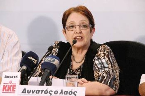 Η Αλέκα Παπαρήγα στη διάρκεια της συνέντευξης Τύπου