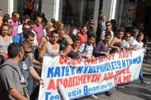 Η κυβέρνηση από τη μια βλέπει «φως στο τούνελ» και από την άλλη κλιμακώνει την επίθεση, επαληθεύοντας ότι τα μέτρα είναι προαποφασισμένα και δεν έχουν τέλος