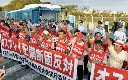 Τα μεγαλύτερα αστικά κόμματα υποστηρίζουν την ενίσχυση των στρατιωτικών σχέσεων με τις ΗΠΑ ενώ ο λαός της νήσου Οκινάουα, που φιλοξενεί αμερικανικές στρατιωτικές βάσεις, διαμαρτύρεται και αγωνίζεται για την κατάργησή τους