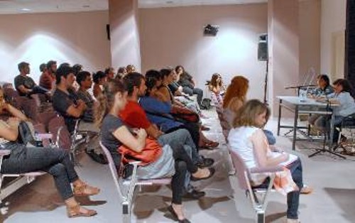 Αποψη από την εκδήλωση με τους σπουδαστές καλλιτεχνικών σχολών
