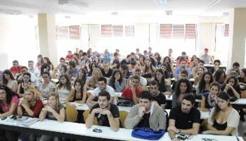 Από τη χτεσινή εκδήλωση στα ΕΜΜΕ με ομιλητή τον Π. Αλέπη, αρχισυντάκτη του «Ριζοσπάστη»