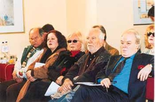 Από την παρουσίαση των ψηφοδελτίων του ΚΚΕ. Από δεξιά προς τ' αριστερά, Μ. Βαρδάνης, Τίτος Βανδής, Μπέττυ Βαλάση, Ελένη Γερασιμίδου