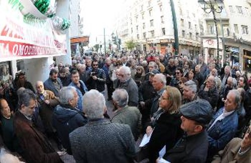 Από τη χτεσινή παρέμβαση στο ΙΚΑ