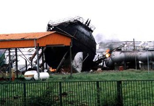 Στην προσπάθειά τους να πλήξουν τα «ενεργειακά αποθέματα της Γιουγκοσλαβίας», οι ΝΑΤΟϊκοί βομβάρδισαν διυλιστήρια