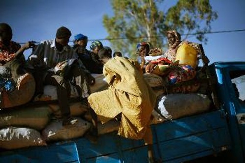 Πρόσφυγες στο Μάλι που ξεσπιτώνονται λόγω των συγκρούσεων