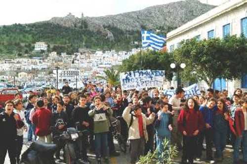 Στιγμιότυπο από παλιότερη κινητοποίηση για τις ακτοπλοϊκές συγκοινωνίες στην Κάλυμνο.