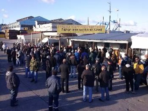 Από τη χτεσινή συγκέντρωση των εργατών