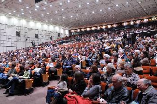 Αποψη από τη γεμάτη αίθουσα συνεδρίων το Σάββατο το βράδυ
