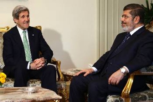 Ο αμερικανικός ιμπεριαλισμός στηρίζει το καθεστώς Μούρσι