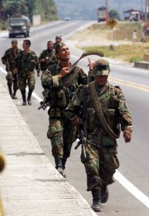 Στρατός στους δρόμους της Μποκοτά