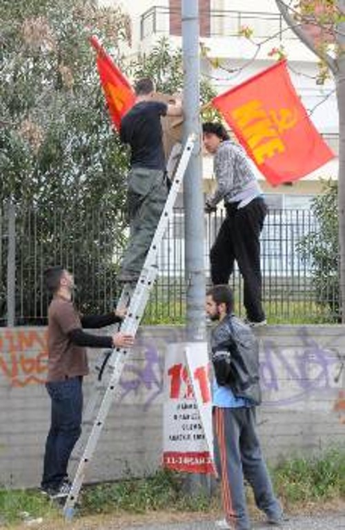 Από το στολισμό των δρόμων γύρω από την έδρα της ΚΕ