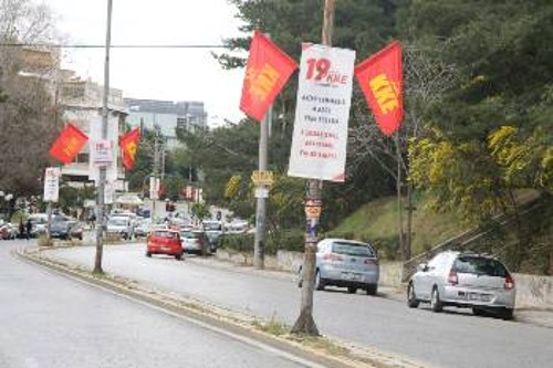 Η λεωφόρος Ηρακλείου σημαιοστολισμένη στο ύψος του Περισσού