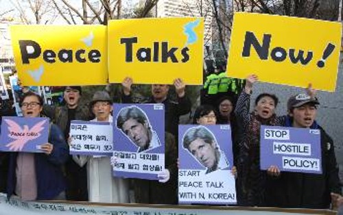 Από διαμαρτυρία στη Σεούλ που καταγγέλλει τα προκλητικά γυμνάσια Ν. Κορέας - ΗΠΑ κατά της ΛΔ Κορέας